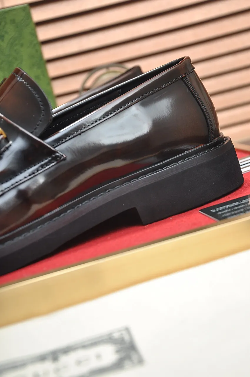 Men's shoes💰540💶Italy's top luxury men's shoe giant (GUCCI) (Gucci) (full cowhide lining) new arrival🍃Original European style🔰 Pleasant to the eye😍In order to make the shoes more durable and non-deformable🌀The production continues to follow traditional methods but there is still no lack of innovation💪Choose original sheepskin for the leather♻️ Smooth and natural And extra bright ⭐Made of imported cowhide, the first choice of rich people 38-45 (45 customized)